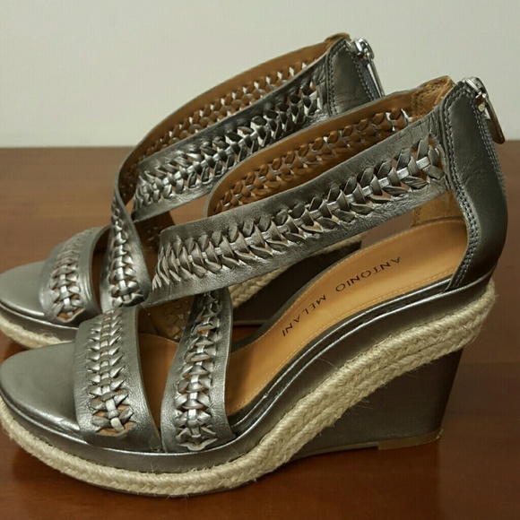 Really adorable pair of wedges!