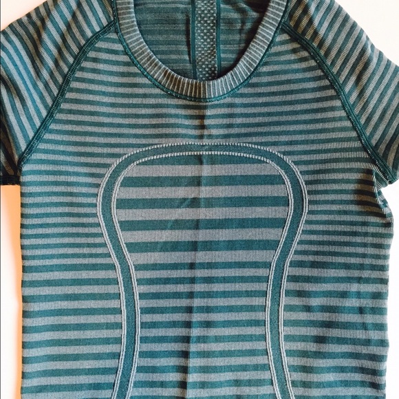 Lululemon Ling sleeve RARE European stripe swiftly