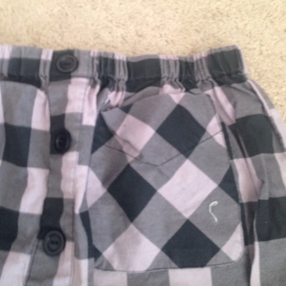 Checkered skirt - Picture 2 of 3