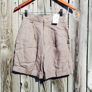 AA XS pleated high waisted linen shorts