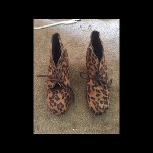 Leapord Laces Heels