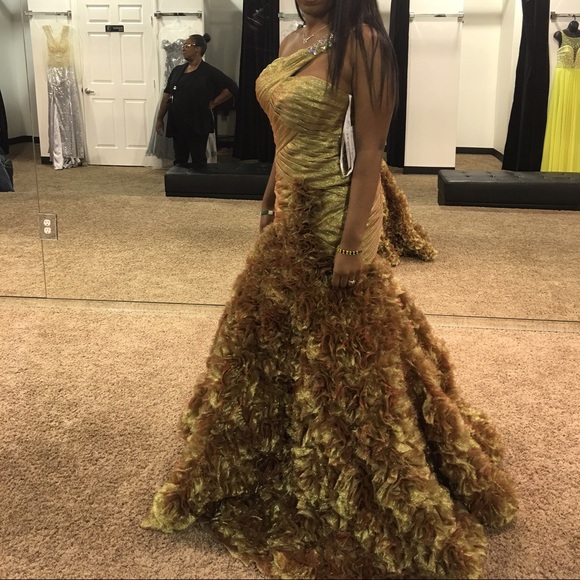 PROM DRESS - Picture 3 of 3