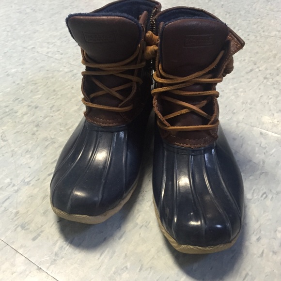 Navy blue sperry boots
