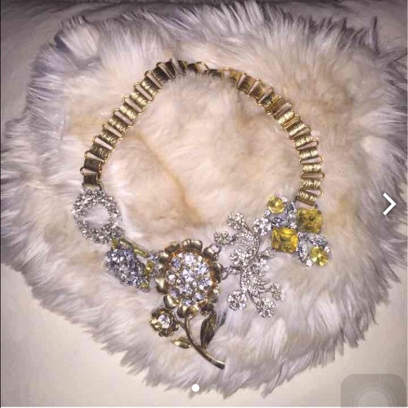Banana Republic Accessories - Neck lace
