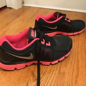 Nike Dual Fusion ST2 Sneakers