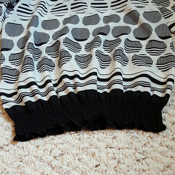 Lightweight Blouse - Picture 2 of 3