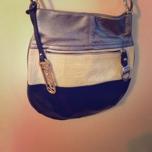B. Makowski cross body purse