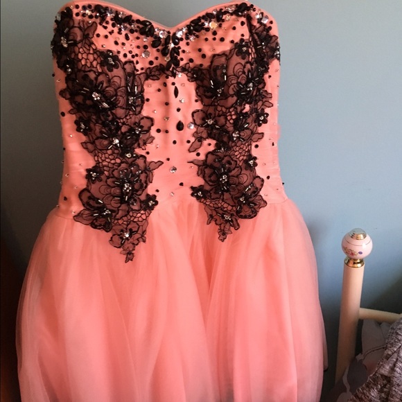 homecoming dress. zipper in back. - Picture 1 of 2