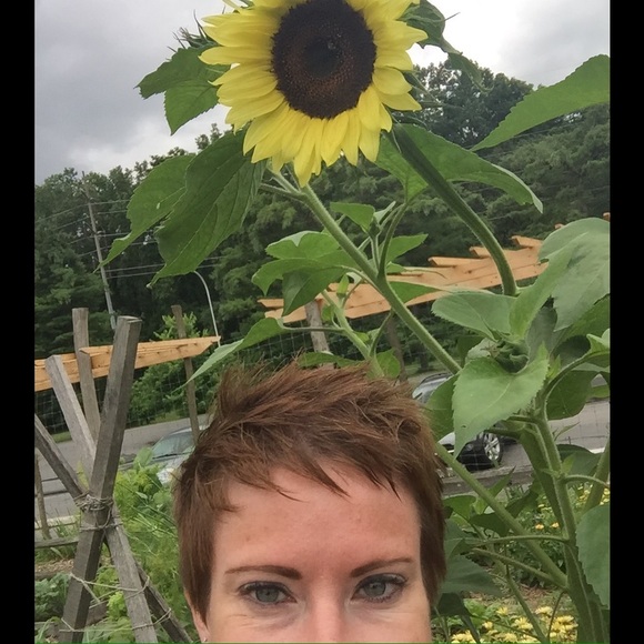 Meet your Posher, Melissa - Picture 2 of 3