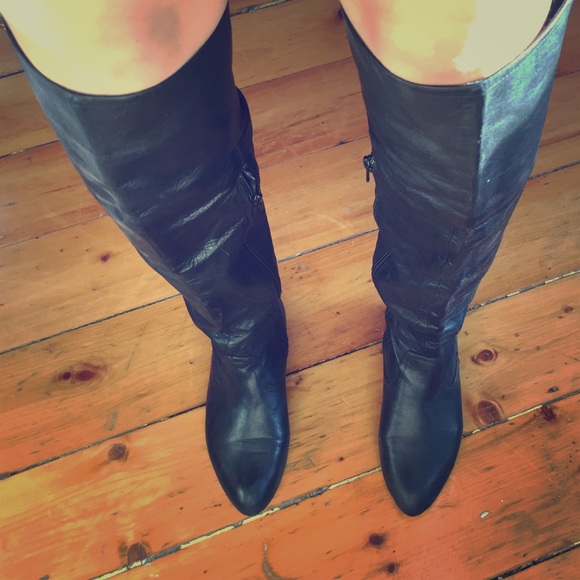Size 6 knee high Aldo boots