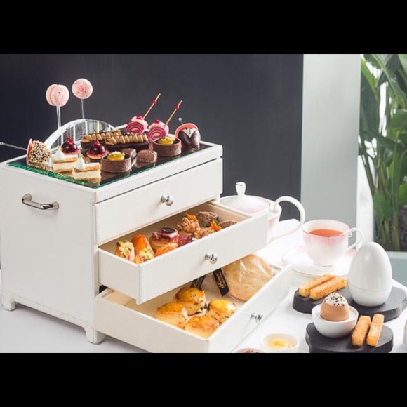 Meet your Posher 💋 - Picture 2 of 4