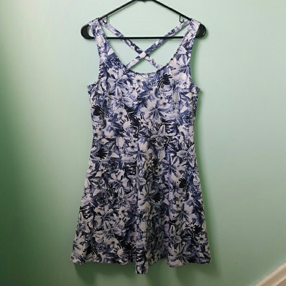 h&m floral skater dress Cutout Black and Blue 18% elastane for production in Latvia Women > Dresses | H&M