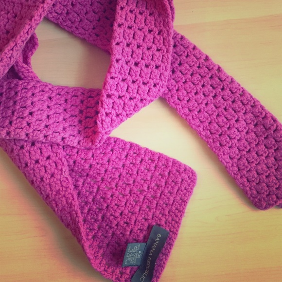 Hot pink Banana Republic crochet knit scarf