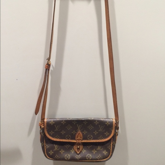 Vintage Louis Vuitton satchel/cross body
