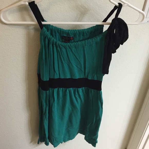 Guess top