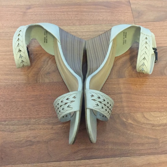 Chinese Laundry 'Tifanie' Wedge Sandal - Picture 4 of 4