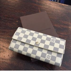 Louis Vuitton Damier Sarah wallet