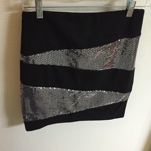 Sequenced black mini skirt