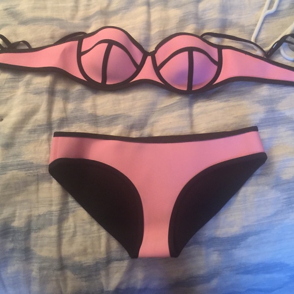 This is a off brand tringl but like a real one - Picture 1 of 2