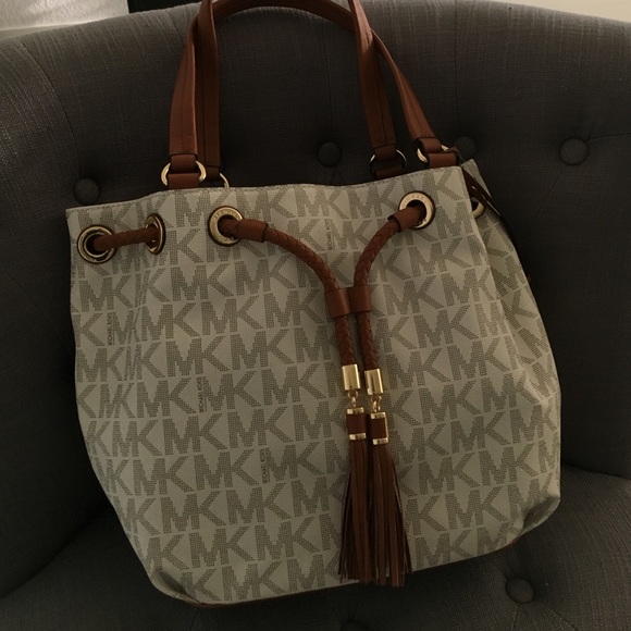 Michael Kors Vanilla LG gathered Tote *BRAND NEW**
