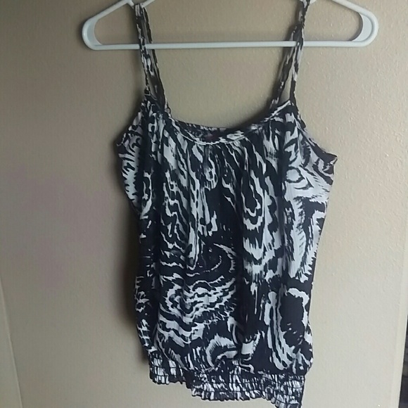 Nice top - Picture 1 of 1