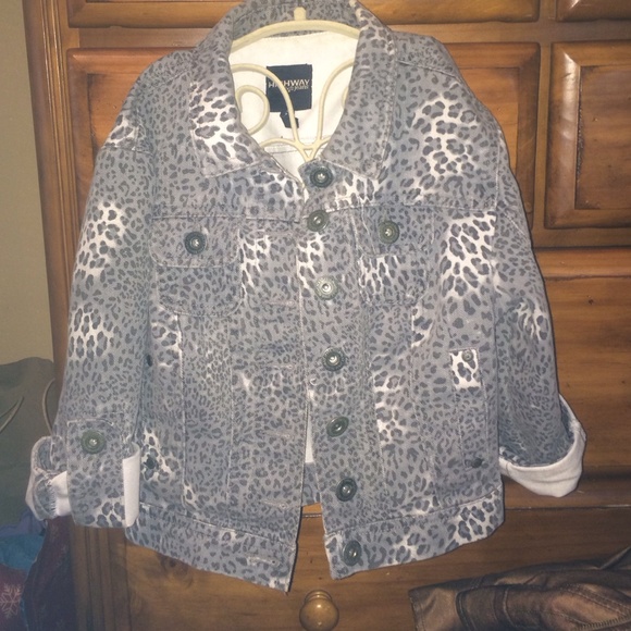Cheetah print denim jacket💎💋