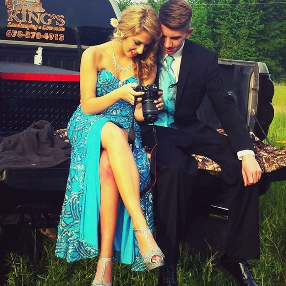 Prom dress - Picture 1 of 4