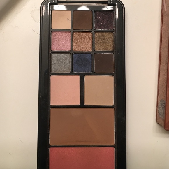 set of eye shadow and bronzer palettes - Picture 2 of 3