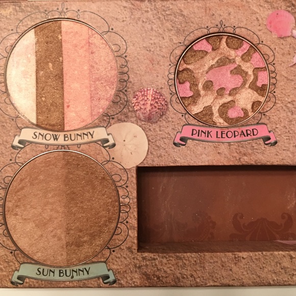 set of eye shadow and bronzer palettes - Picture 3 of 3