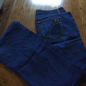 Joe's jeans. Super comfortable!!!! Size 32