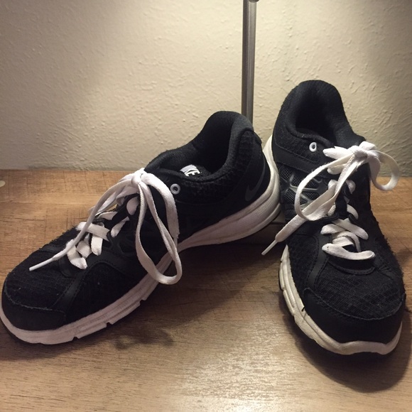 ❗️SOLD ON EBAY❗️Nike Black and White Running Shoes - Picture 3 of 3