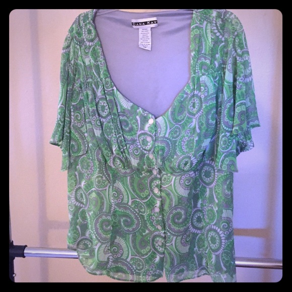 *price reduced * Flirty and fun top