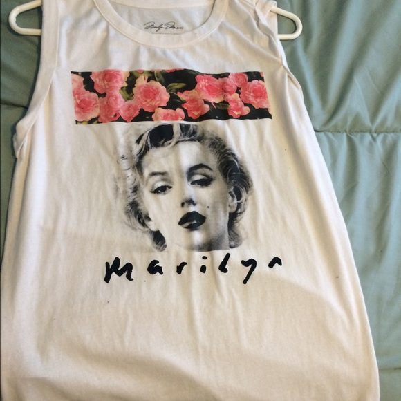 Marylyn Monroe graphic tee perfect condition