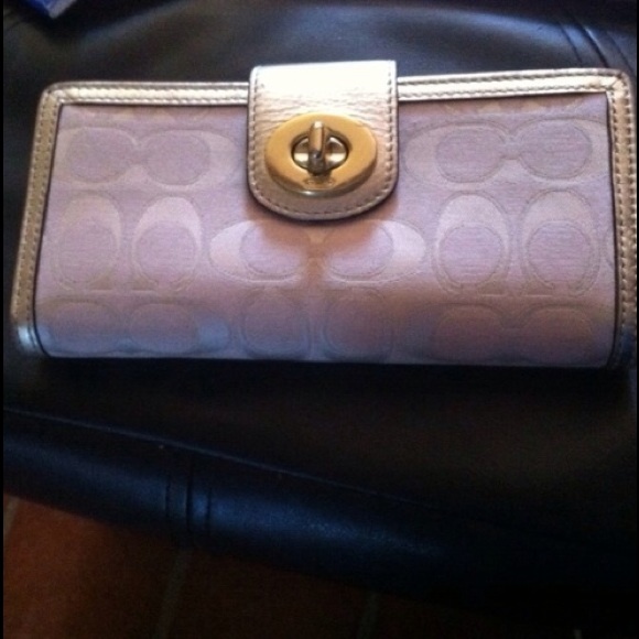 Like new pink coach wallet w/matching check cover