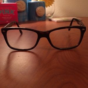 Oh hold!! RayBan glasses!