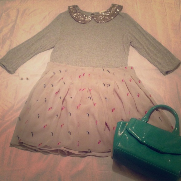 BCBG gray skirt with parrot print 🎉SALE🎉