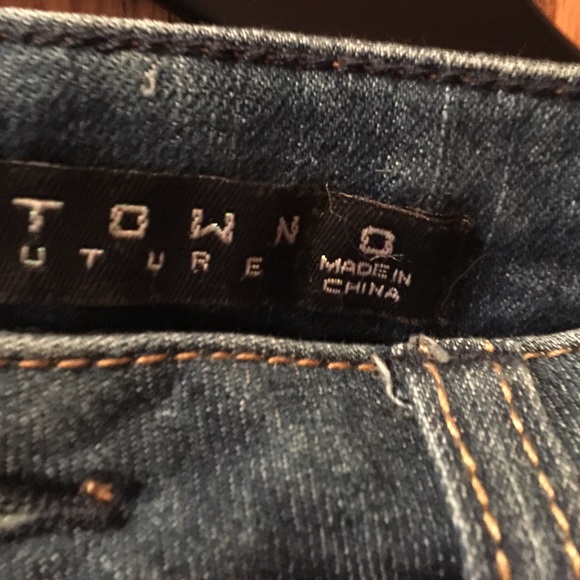 Tinseltown Bermuda Jean Shorts - Picture 3 of 4