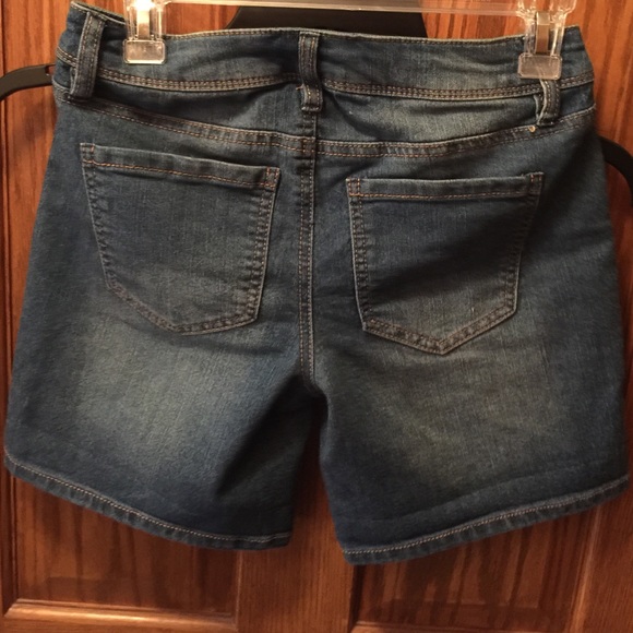 Tinseltown Bermuda Jean Shorts - Picture 4 of 4