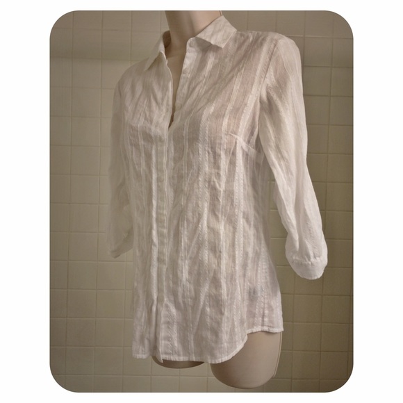 Cute & Classic White Patterned Button Down Shirt - image 4
