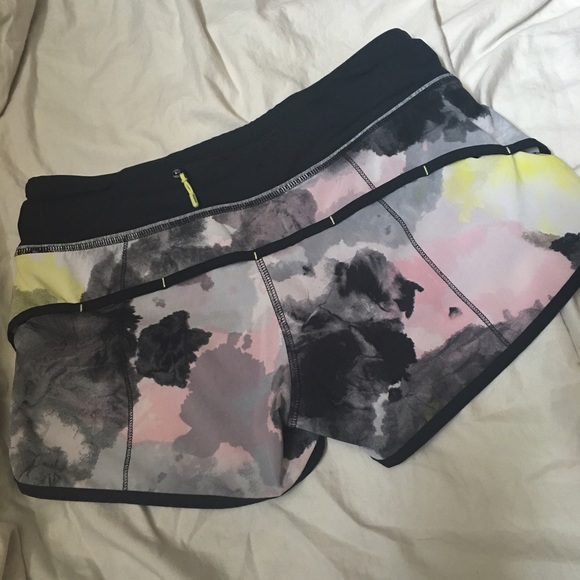 Lululemon size 4 speed shorts rare print