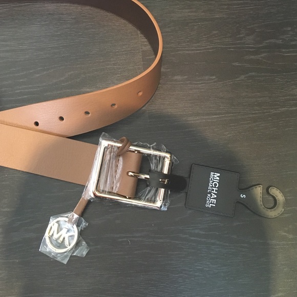 Michael Kors Leather Lug Belt