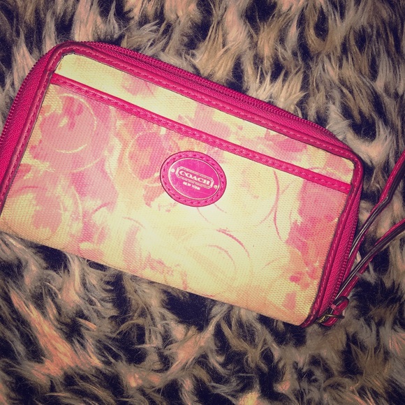 ❣ Coach Wristlet ❣