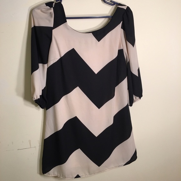 Dress w/ bow on back