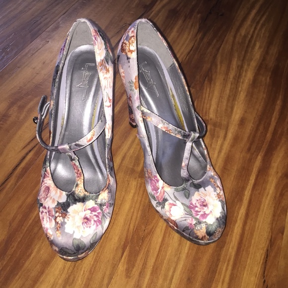 Sold!!!Floral grey heels
