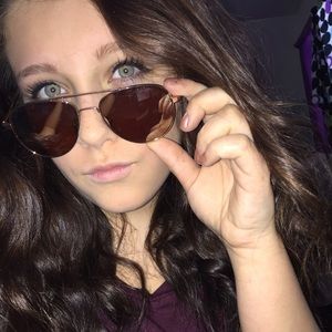 Meet your Posher, Avery