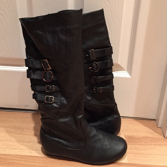 Carrini black leather boots