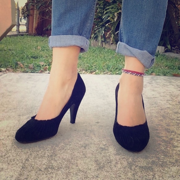 NWOT Jessica Simpson genuine suede pumps!