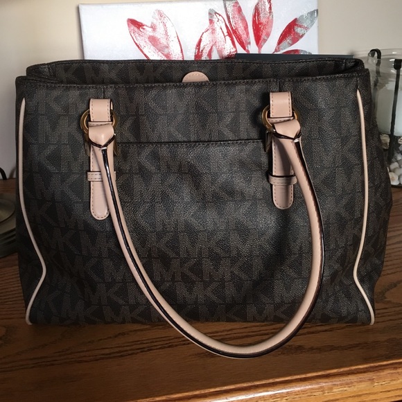 Michael Kors Jet Set Tote - Picture 2 of 4