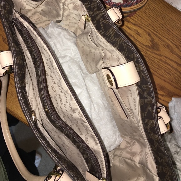 Michael Kors Jet Set Tote - Picture 3 of 4