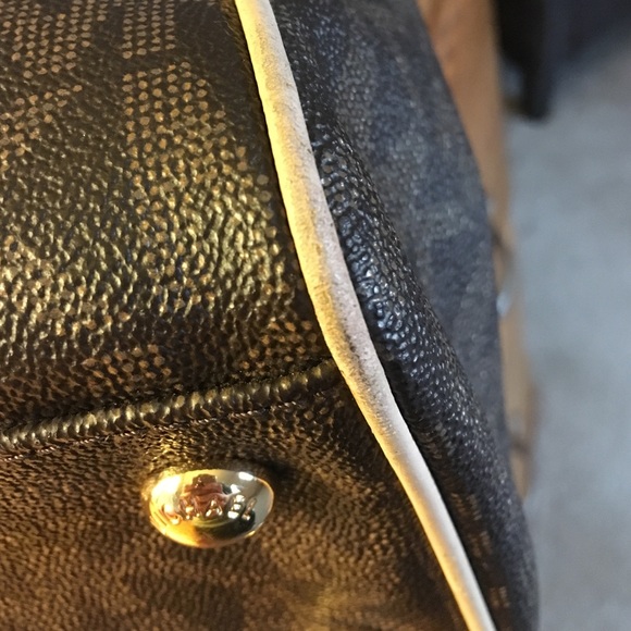 Michael Kors Jet Set Tote - Picture 4 of 4